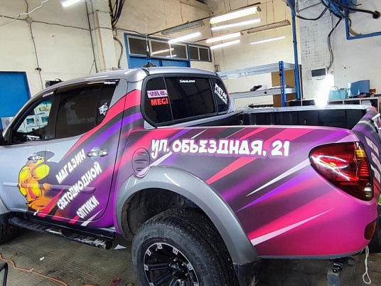 Оклейка машины пленкой