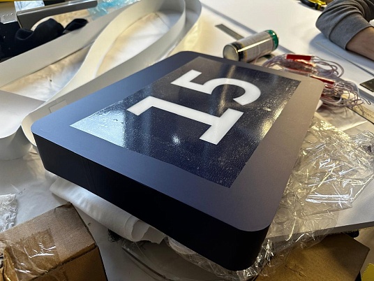 Адресные таблички на фасад здания