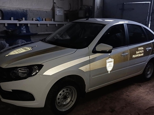 Брендирование автомобиля светоотражающей пленкой