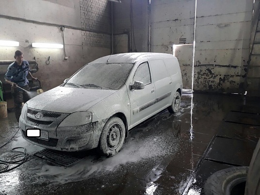 Реклама на автомобиле лада ларгус для СТОУН-СЕРВИС