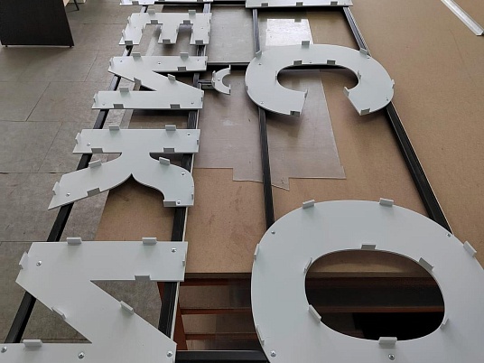 Буквы на металлокаркасе