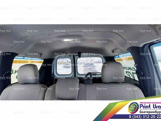 Полноцветная наклейка перфорированная на заднее стекло