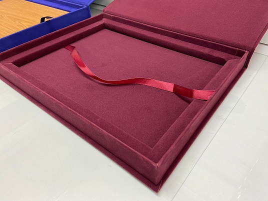 Табличка на плакетке