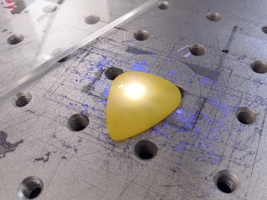 Гравировка на гитаре