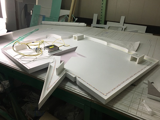 Интерьерная вывеска световая, световое панно с контражуром